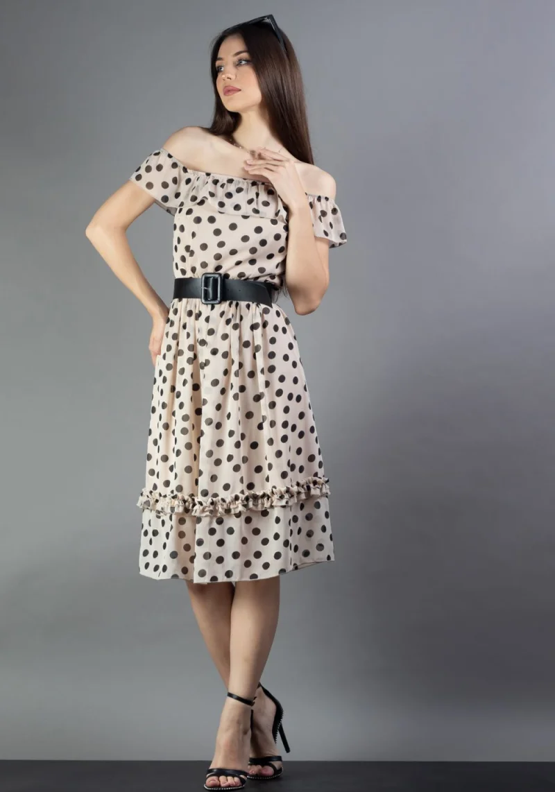 Rochie eleganta din voal usor plisat bej cu buline negre