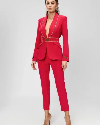 Compleu elegant cu sacou cambrat si pantaloni conici cu talie inalta