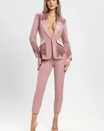 Compleu elegant roz prafuit cu broderie pretiosa