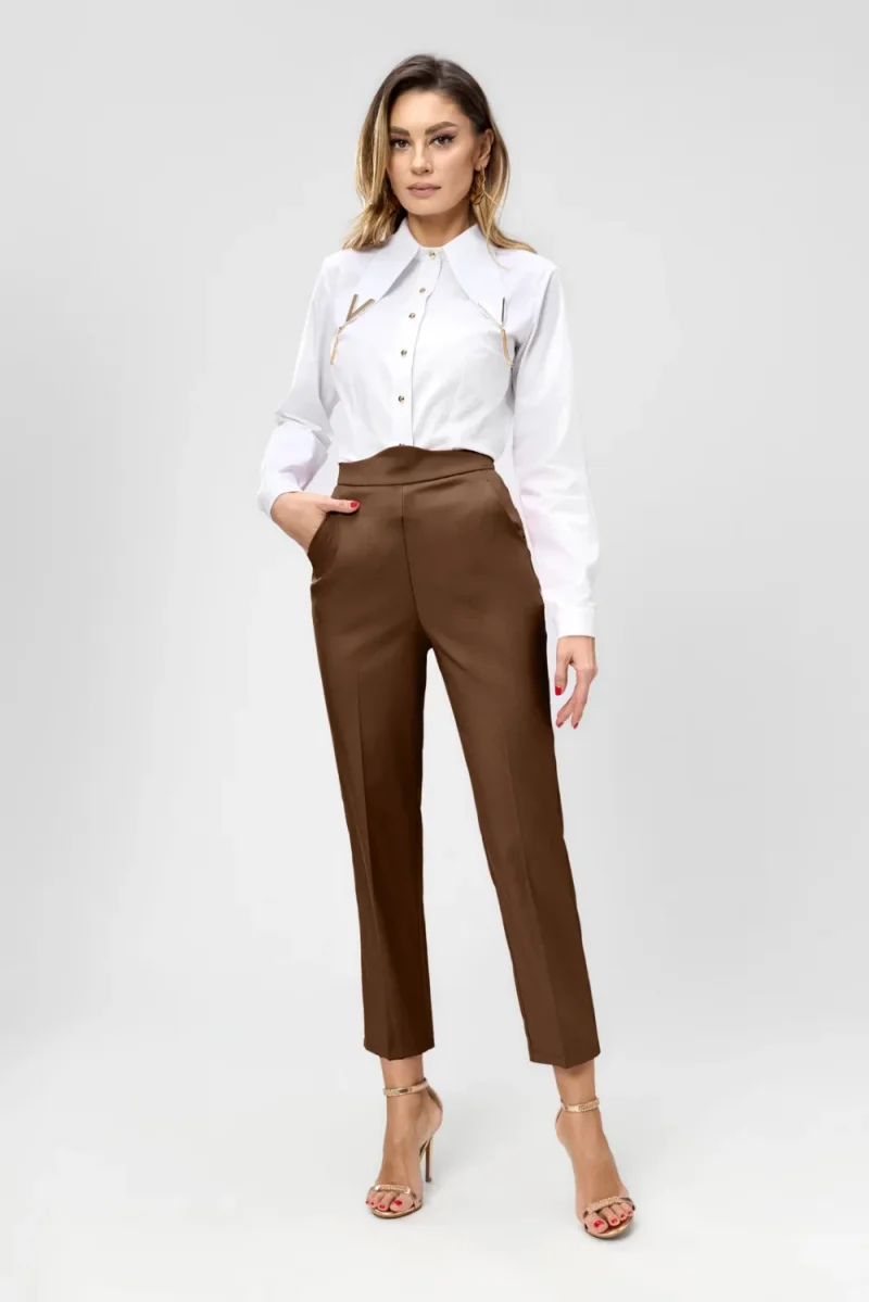 Pantaloni maro cu talie inalta si buzunare laterale