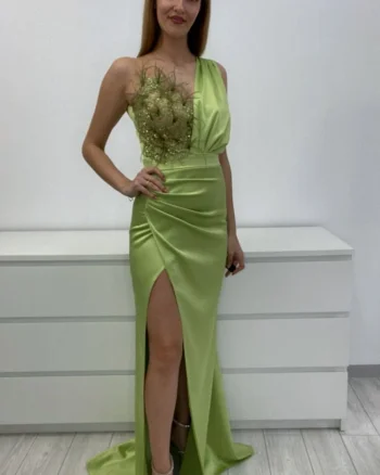 Rochie eleganta din tafta cu slit pe picior si broderie pretioasa la bust