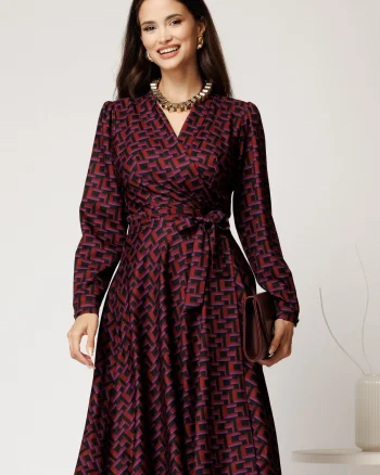 Rochie midi bordo din stofa petrecuta cu imprimeuri mov si cordon in talie
