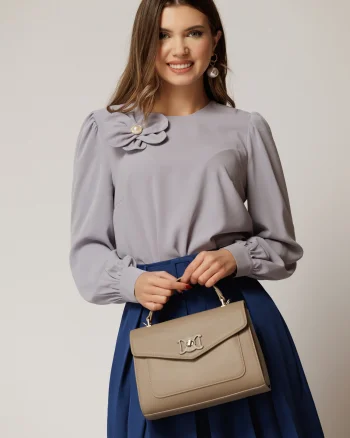 Bluza DY Fashion gri cu maneci bufante si floare cu perla la bust