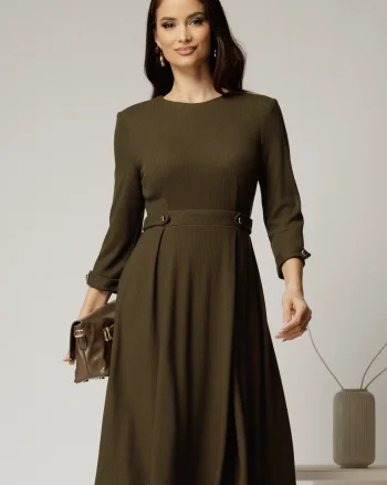 Rochie DY Fashion midi kaki din tricot cu nasturi decorativi pe talie