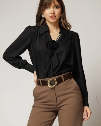 Bluza neagra eleganta din voal cu decolteu V perlute si detaliu floral