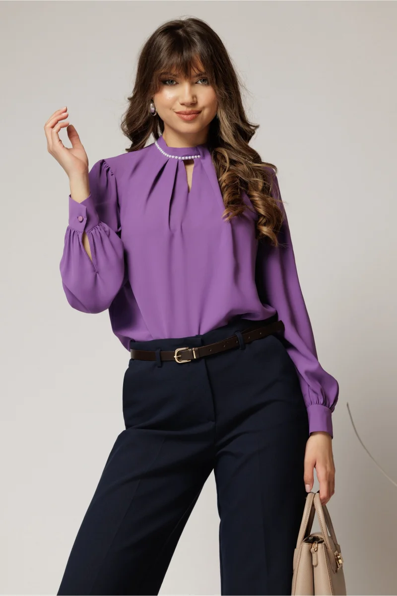 Bluza DY Fashion mov cu decupaj si perle la decolteu