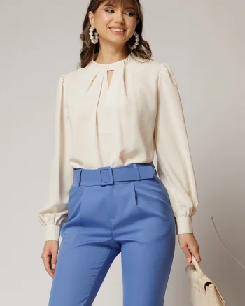Bluza DY Fashion ivoar cu decupaj si perle la decolteu