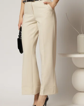 Pantaloni bej din stofa cu croi larg si curea in talie