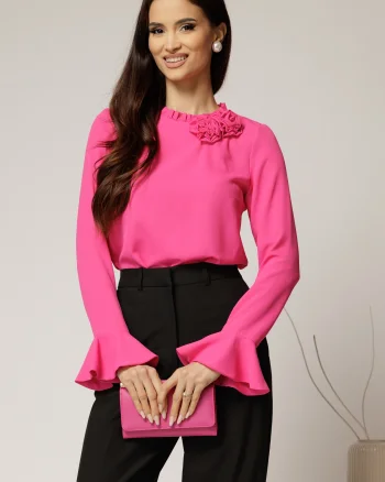 Bluza fucsia din voal plin cu detaliu floral la guler si gulerul incretit