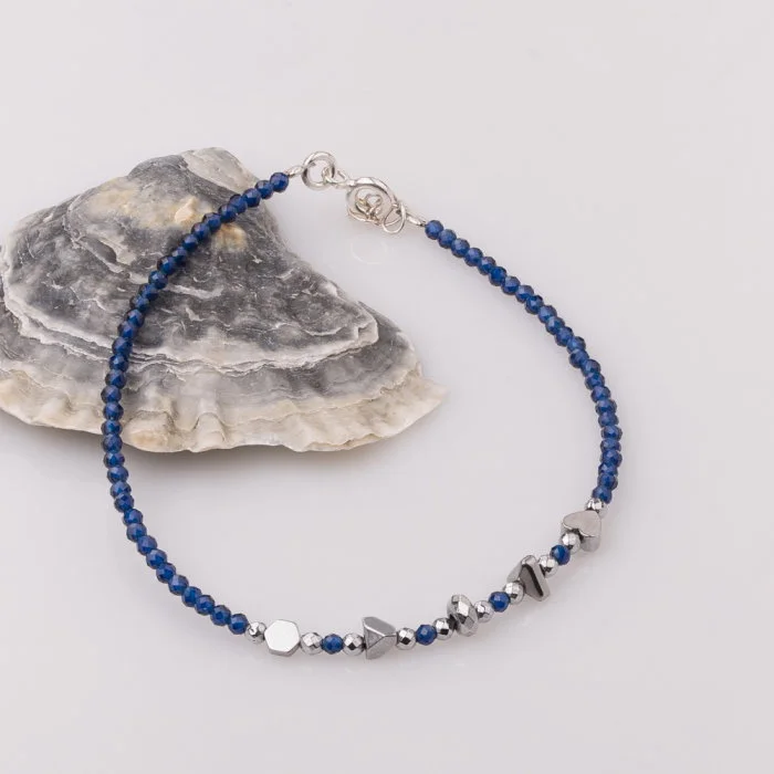 Bratara subtire bleumarin-argintiu din cubic zirconia si hematit