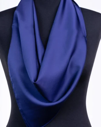 Esarfa bleumarin, patrata, din vascoza
