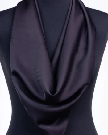 Esarfa neagra, patrata, din vascoza si matase