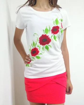 Tricou alb pictat manual cu maci