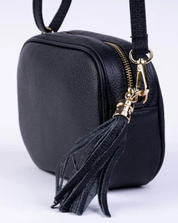 Geanta crossbody neagra din piele naturala, cu ciucure din piele