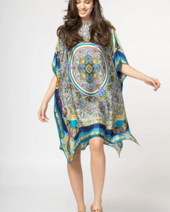 Rochie de plaja tip poncho din matase cu mandala centrala pe fond albastru
