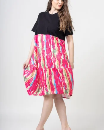 Rochie lalea cu bust negru si imprimeu predominant fucsia
