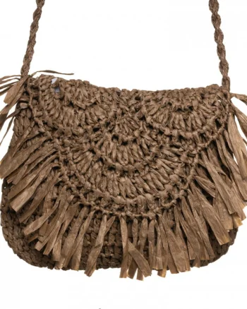 Geanta crossbody mica impletita cu franjuri decorativi pe capac, maron