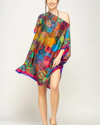 Rochie de plaja tip poncho din matase imprimat cu mandale multicolore cu albastru si bordo pe margine