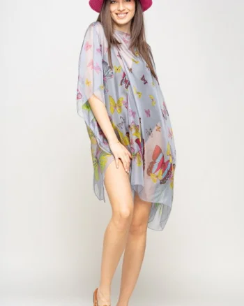 Rochie de plaja tip poncho cu fluturi pe fond gri deschis, vascoza