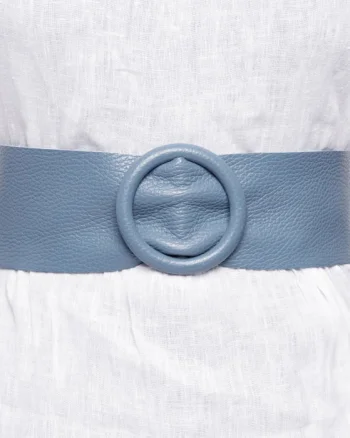 Curea albastru jeans din piele naturala cu latime de 7 cm, catarama rotunda imbracata in piele
