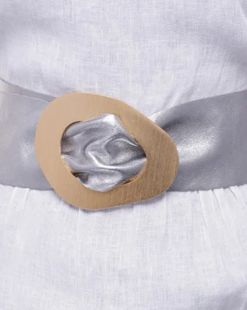 Curea argintie din piele naturala cu latime de 8 cm, catarama aurie neregulata