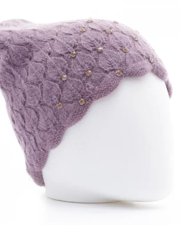 Caciula lila model tricotat cu fir de lurex si strasuri aplicate, captusita in interior