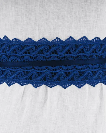 Curea lata de 10 cm petrecuta cu aplicatie din broderie textila, albastru electric