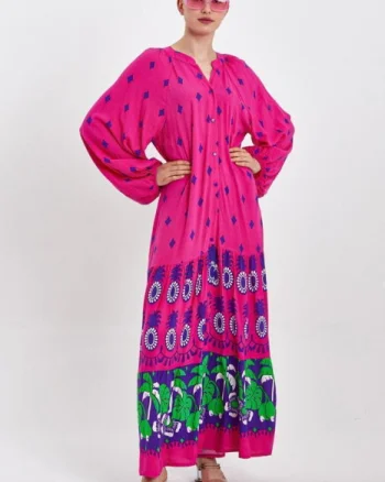 Rochie camasa cu imprimeu, pe fond fucsia, din vascoza