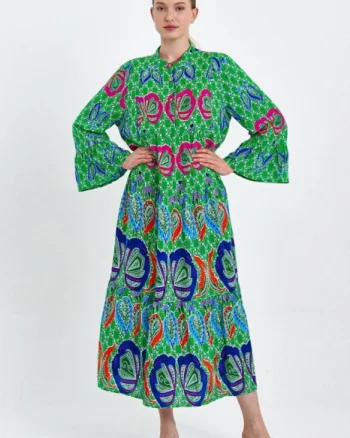 Rochie cu imprimeu boho pe fond verde, din vascoza