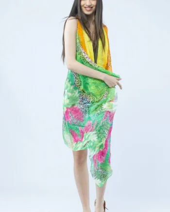 Pareo plaja din material plisat matasos si usor, motive animal print verde cu galben