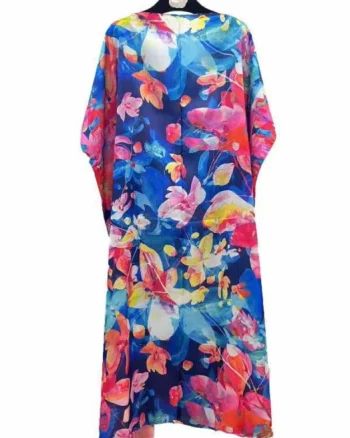 Rochie de plaja lunga tip poncho din matase cu flori fucisa pe fond albastru