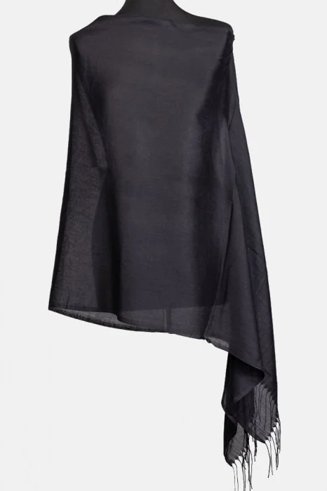 Esarfa neagra dreptunghiulara din material tip casmir