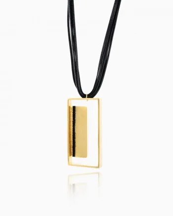 Colier lung Oriel cu pandant in forma rectangulara si cristale negre, din alama placata cu aur de 24k