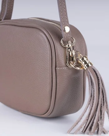 Geanta crossbody fango din piele naturala, cu ciucure din piele