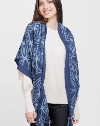Esarfa din casmir cu motive geometrice bleu pe fond bleumarin