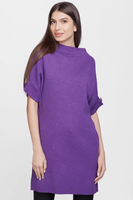 Rochie scurta tricotata, cu maneca scurta si nasture, din vascoza, mov