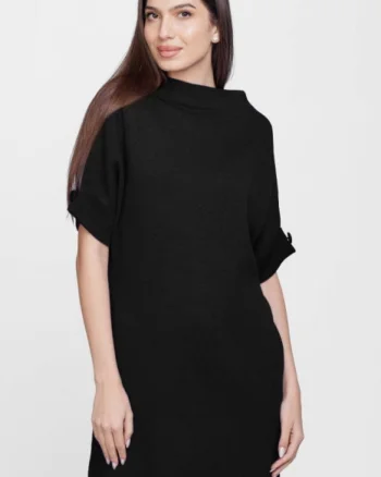 Rochie scurta tricotata, cu maneca scurta si nasture, din vascoza, neagra