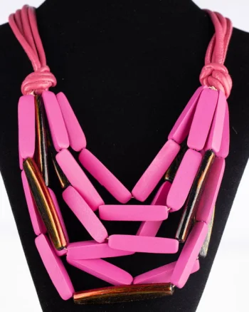 Colier multicolor din lemn fucsia mat
