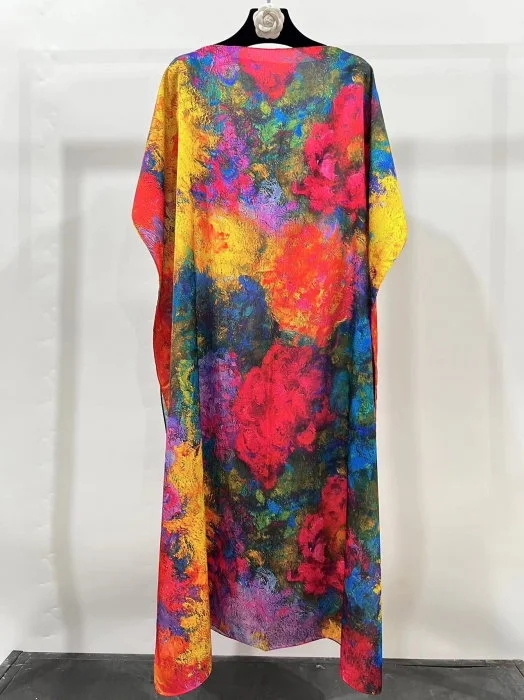 Rochie de plaja lunga tip poncho din matase cu peisaj cu gradini stilizate multicolore