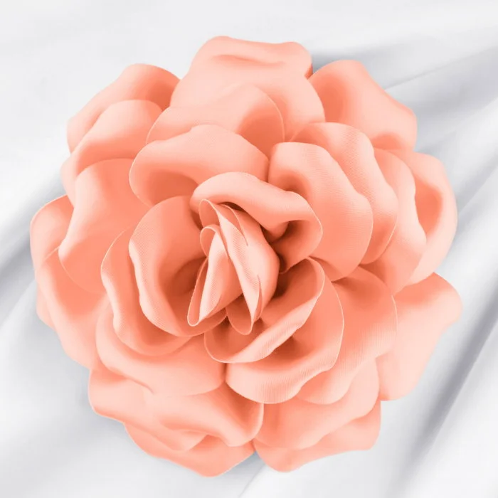 Brosa floare roz somon cu diametru de 15 cm, cu clips pentru par