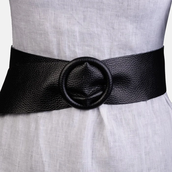 Curea neagra din piele naturala cu latime de 7 cm, catarama rotunda imbracata in piele