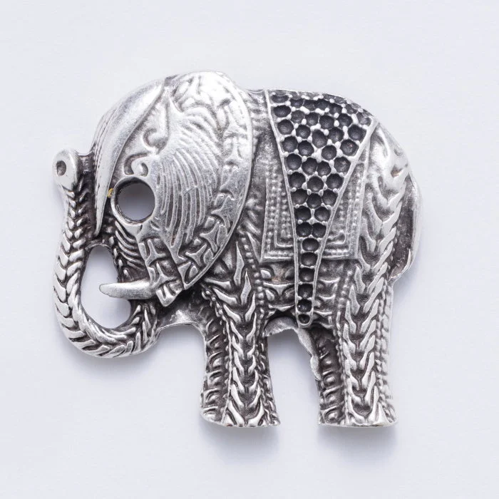 Brosa din ZAMAC cu forma de elefant, simbol al abundentei