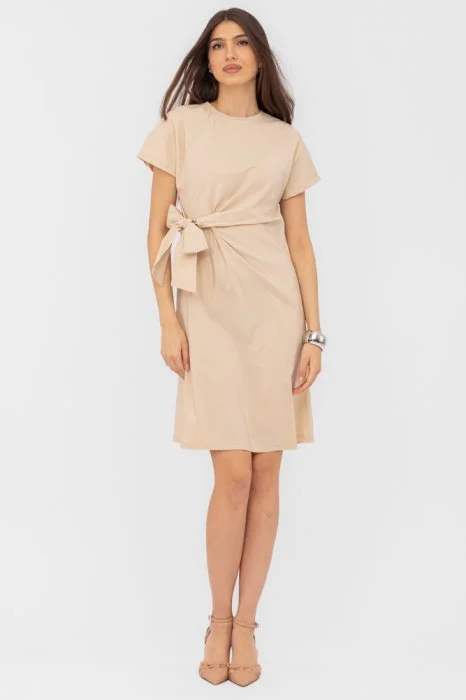 Rochie midi bej din vascoza, petrecuta pe talie