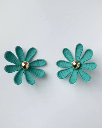 Cercei in forma de floare cu multe petale, verde mat