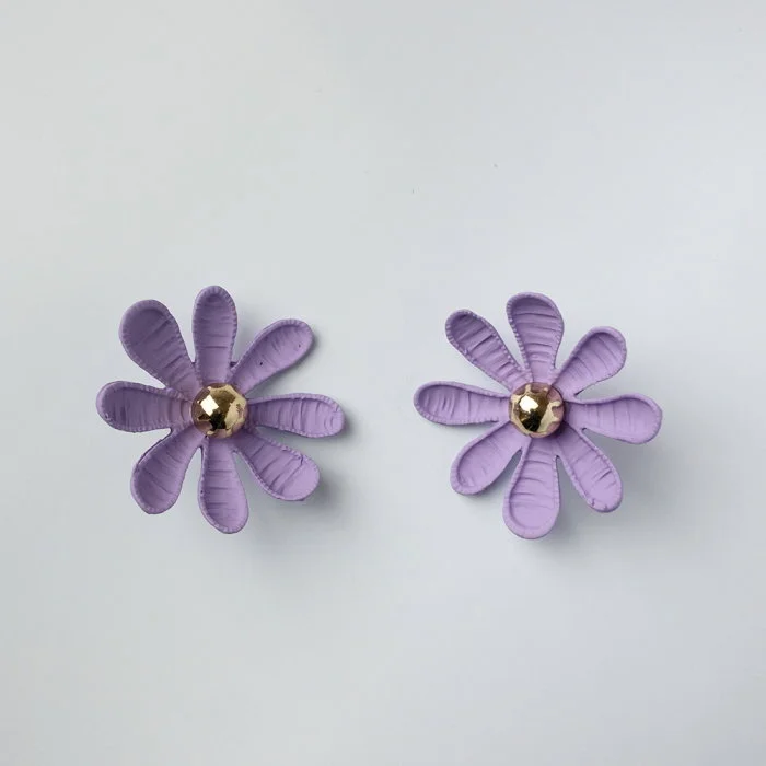 Cercei in forma de floare cu multe petale, lila mat
