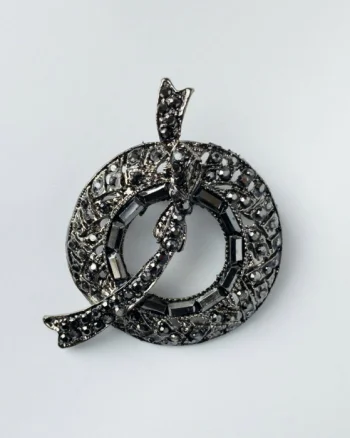 Brosa metalica rotunda cu fundita, argintiu antichizat cu pietricele gen marcasite