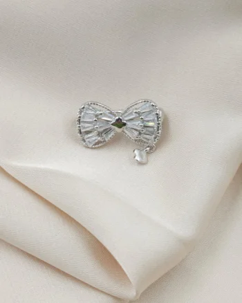 Brosa fundita miniaturala din argint 925 cu pietre foarte fine de cubic zirconia