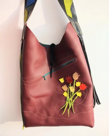 Geanta bordeaux tip sac,din piele naturala ,cu lalele