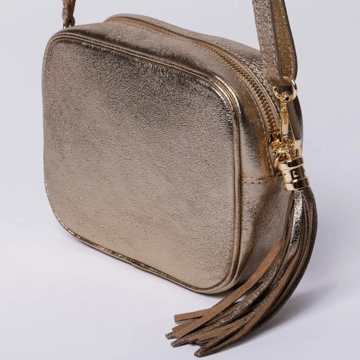 Geanta crossbody aurie inchis din piele naturala, cu ciucure din piele