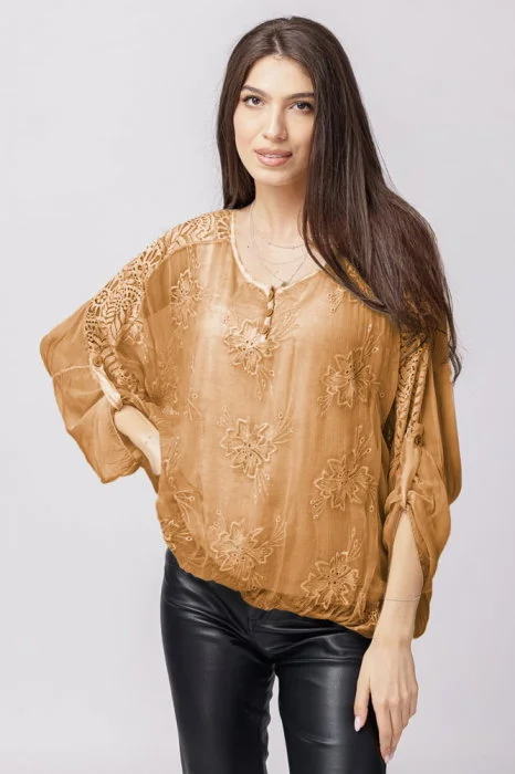 Bluza din matase si vascoza camel brodata si dantela pe spate si nasturei